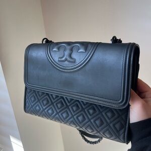 TORY BURCH- BLACK FLEMING MATTE CONVERTIBLE SHOULDER BAG